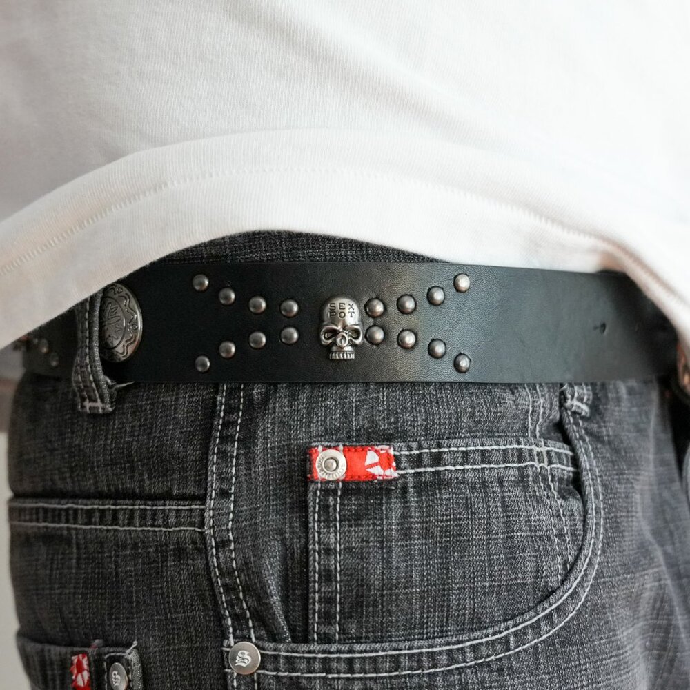 y2k skull medallion studded belt — heavy chrome street style